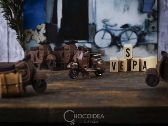 Vespa Handgemacht aus Zartbitter und Vollmilch Schokolade
