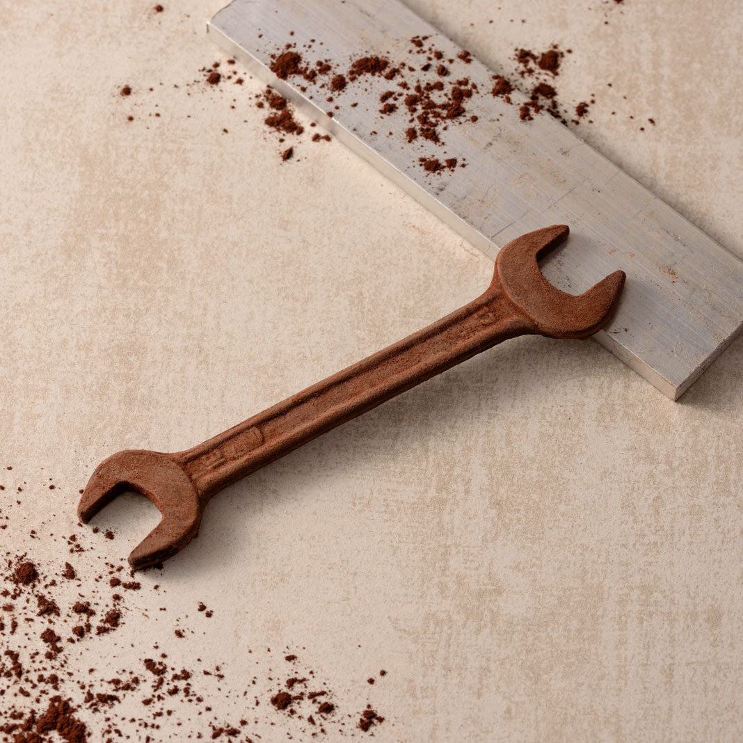 Gabelschluessel-klein-aus-Zartbitter-Schokoladedetail