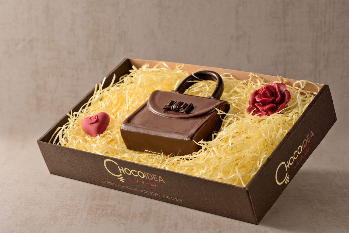 Geschenkset-aus-schokolade-taschedamen-herz-rose-aus-zartbitter-schokolade