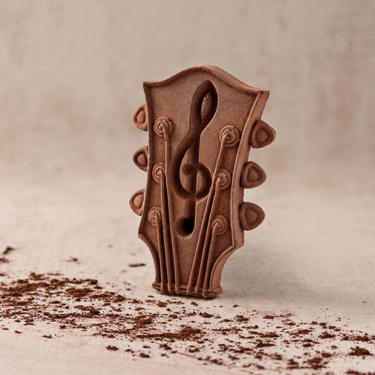 Gitarrengrif aus zartbitter schokolade
