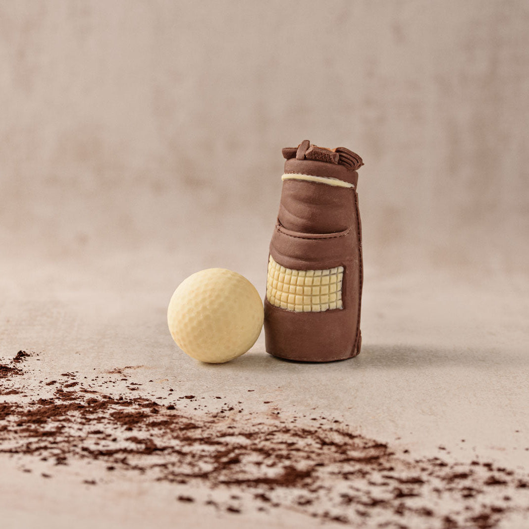 Golftasche aus Weße und Vollmilch Schokolade handgemacht  und Golfball aus weiße Schokolade 