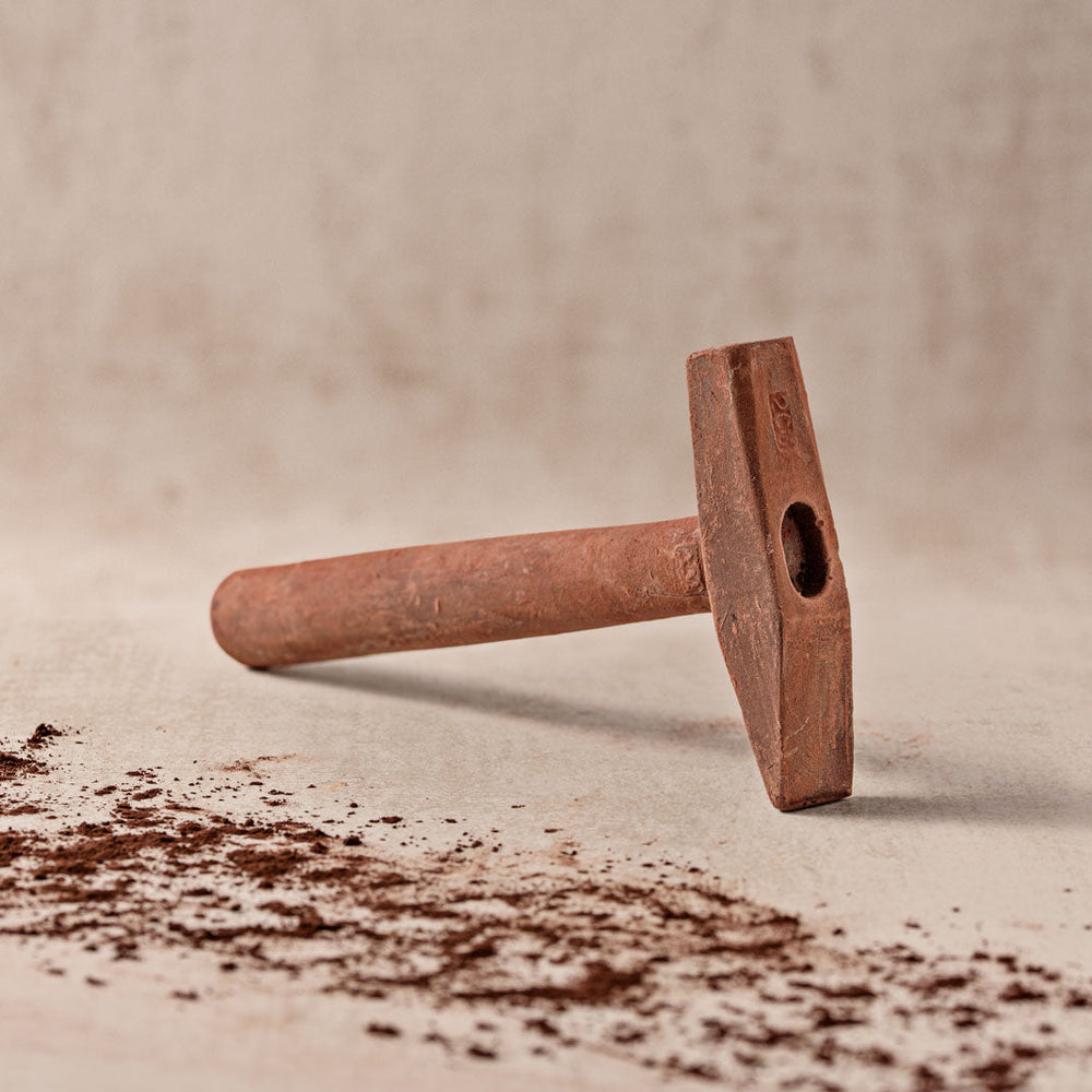 Hammer aus Zartbitter Schokolade detail