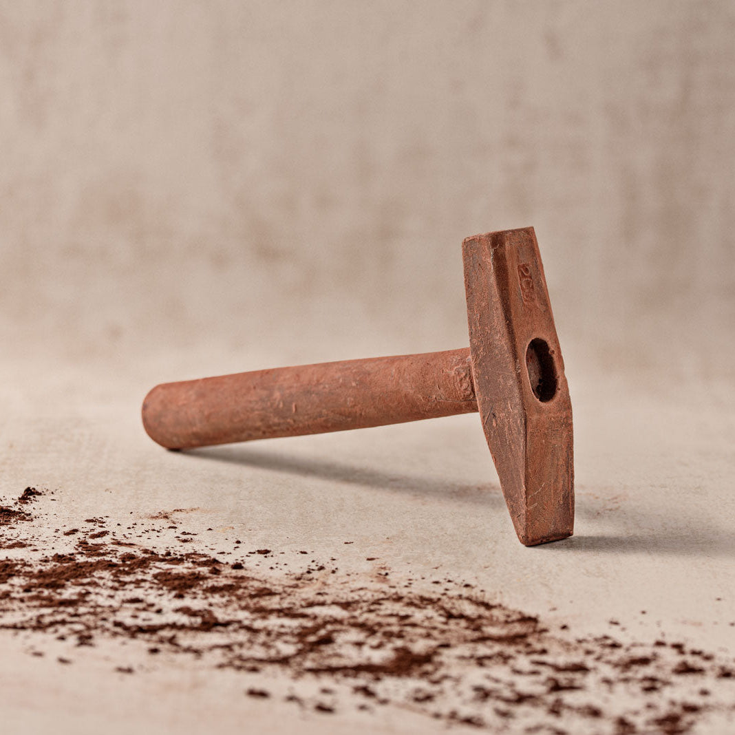 Hammer aus Zartbitter Schokolade detail