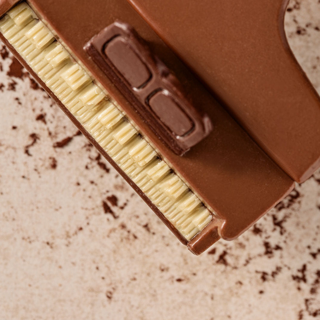 Klavier-aus-Vollmilch-schokolade-und-weisse-schokolade-detail
