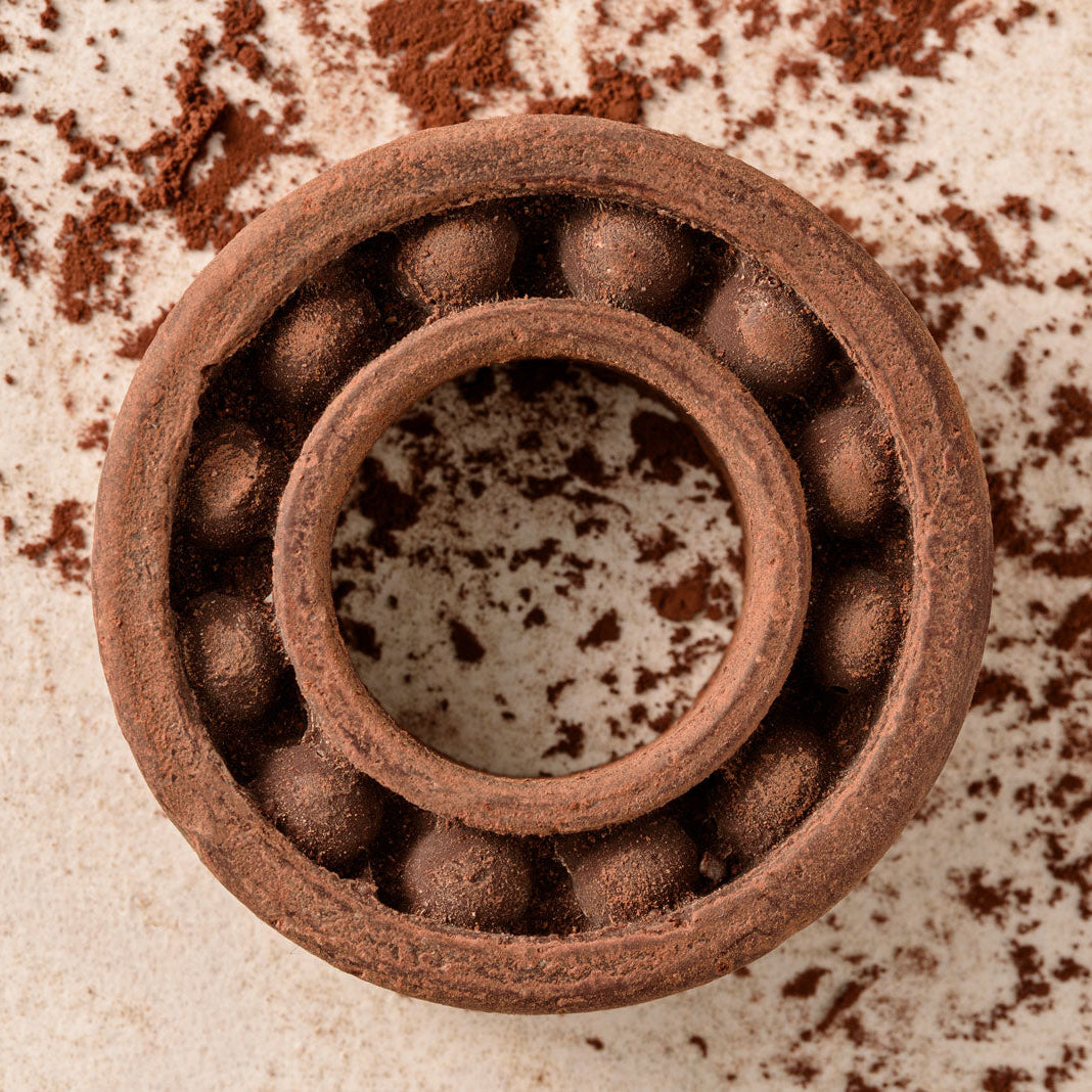 Kugellager-aus-Zartbitter-Schokolade-detail