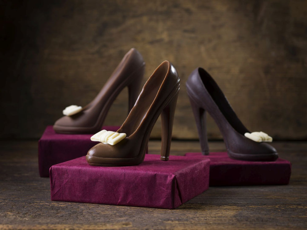 High Heel Vanity aus Vollmilchschokolade mit Schleife und hohem Absatz