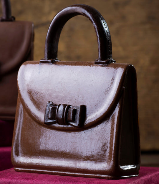 Handtasche Vanity aus Schokolade mit einem Henkel und verziertem Verschluss