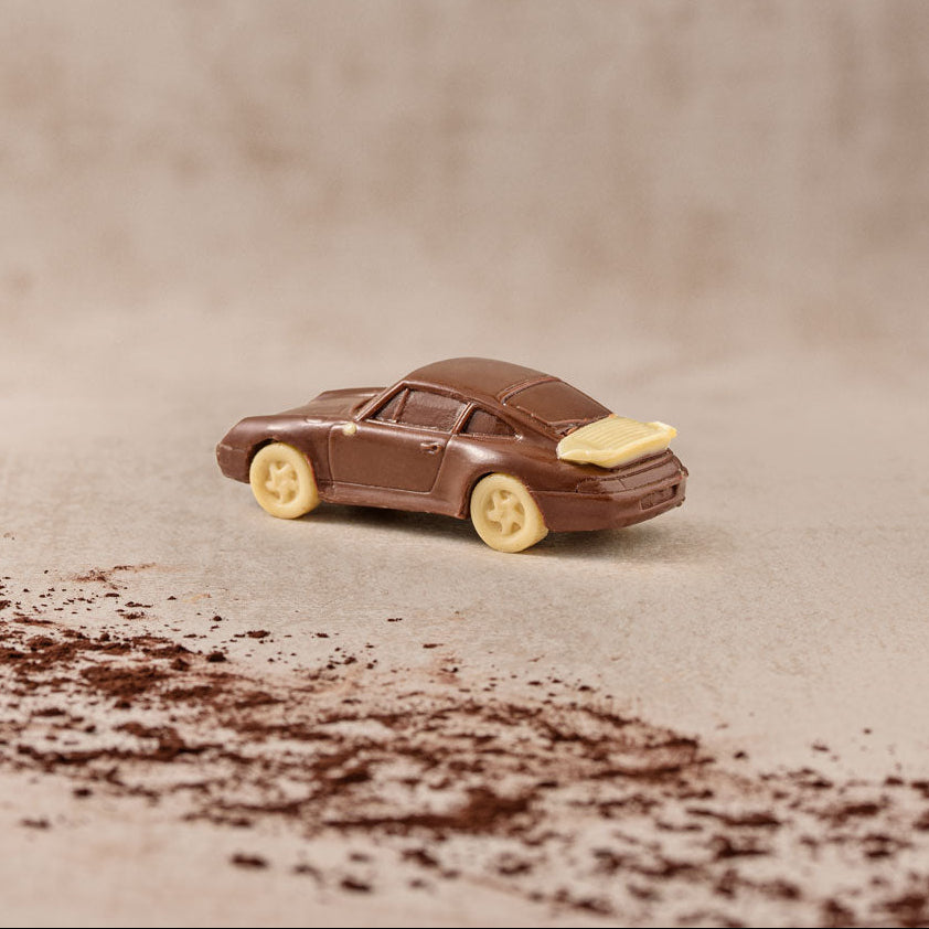 Porsche aus Vollmilch und weiße Schokolade 