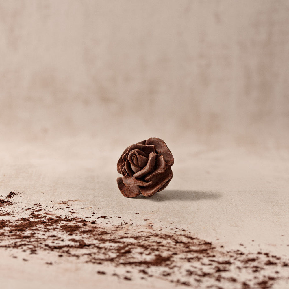 Realistische rose aus zartbitter schokoalde