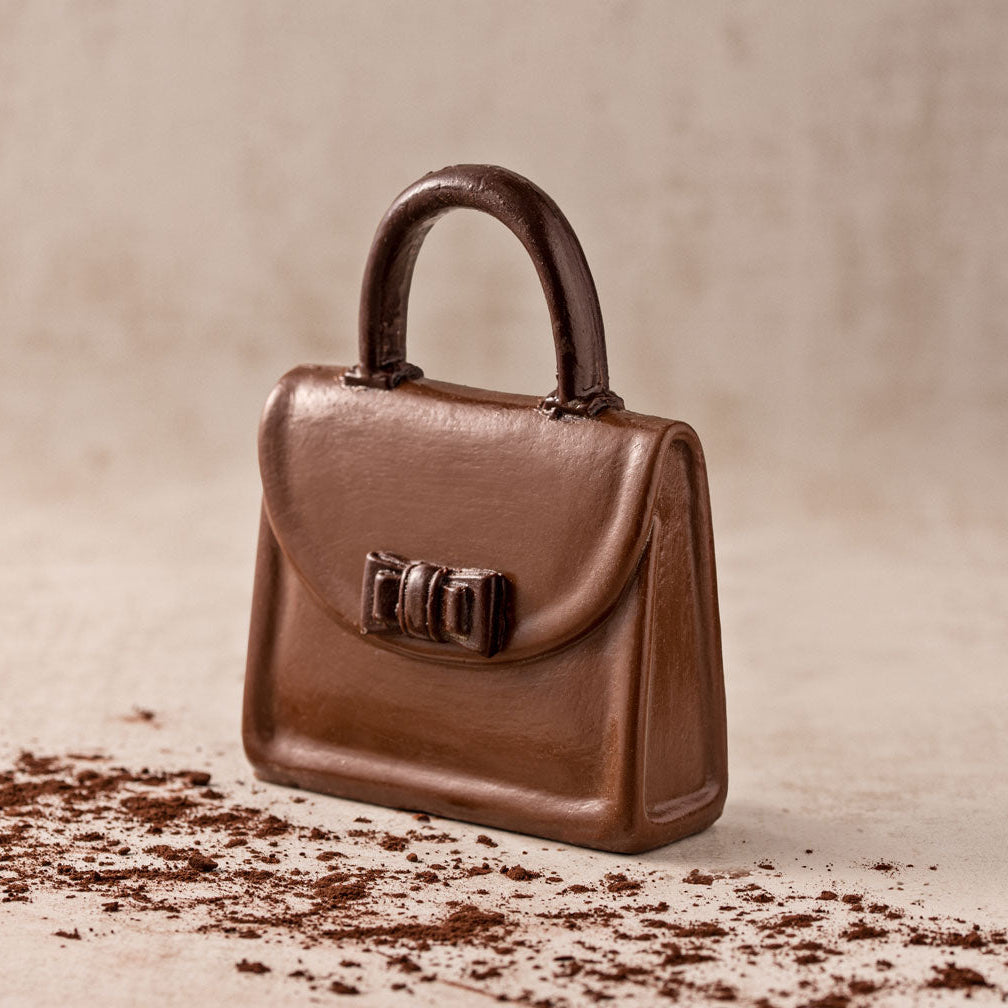 Handtasche Vanity aus Schokolade mit einem Henkel und verziertem Verschluss
