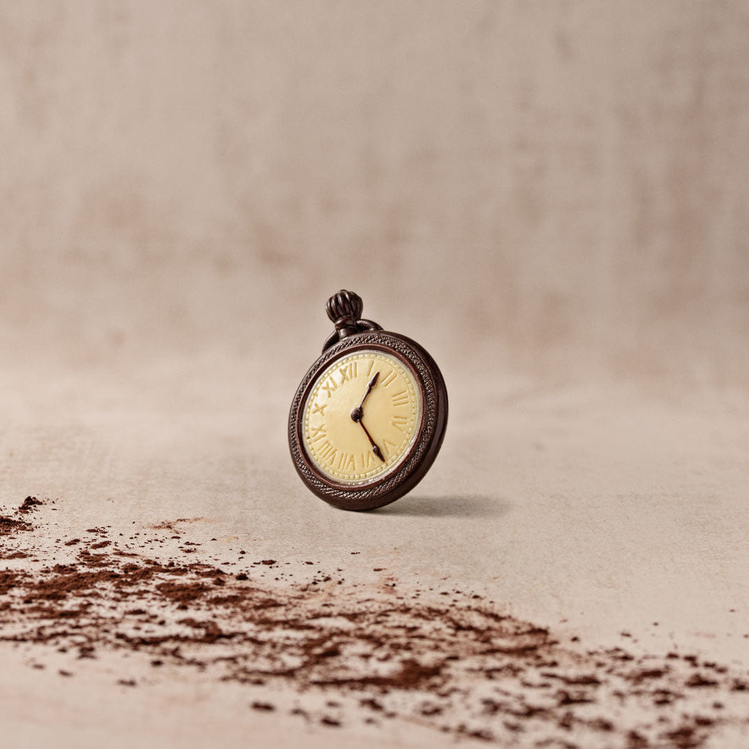 Taschenuhr aus zartbitter una weiße schokolade