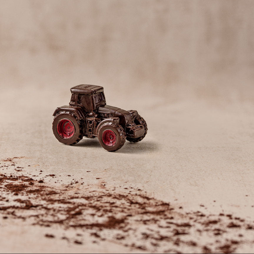 Traktor aus Zartbitter Schokolade handgemacht