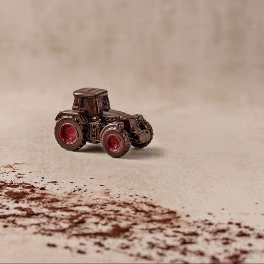 Traktor aus Zartbitter Schokolade handgemacht