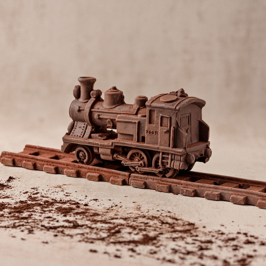 Eisenbahnschiene und lokomotive aus schokolade